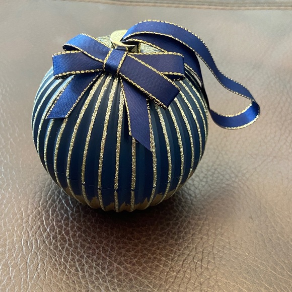 Elegant Silver Butterfly Necklace and Earring Set. Cubic Zirconia. Brilliance! - Picture 11 of 12